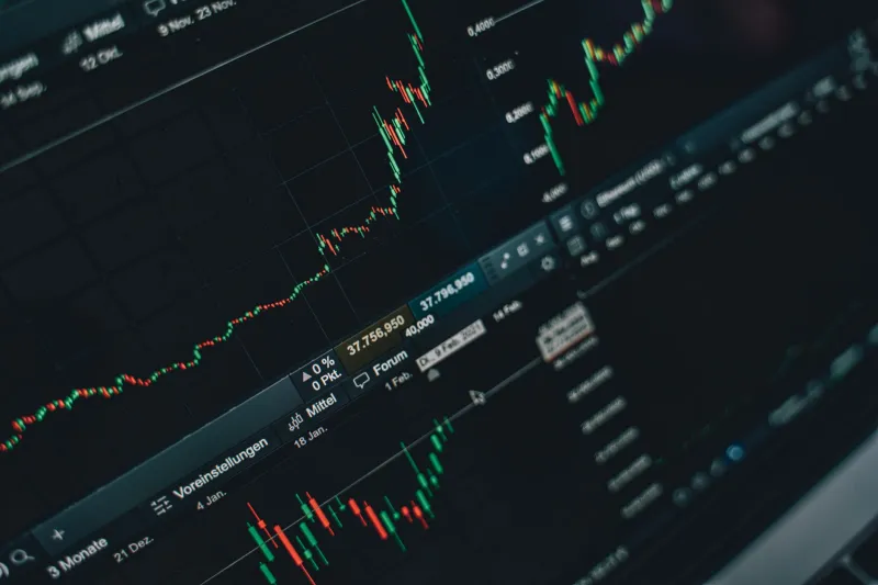 Beyond the Consensus: Detecting the Private Expectations Gap Before Earnings Hit