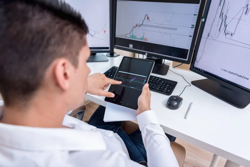 Trading the Crowd: A Contrarian Framework for Profiting When Everyone Else Is Wrong